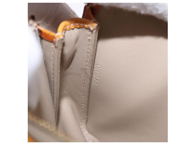 Louis Vuitton Lexington Pochette Monogram Vernis Beige - vista 7