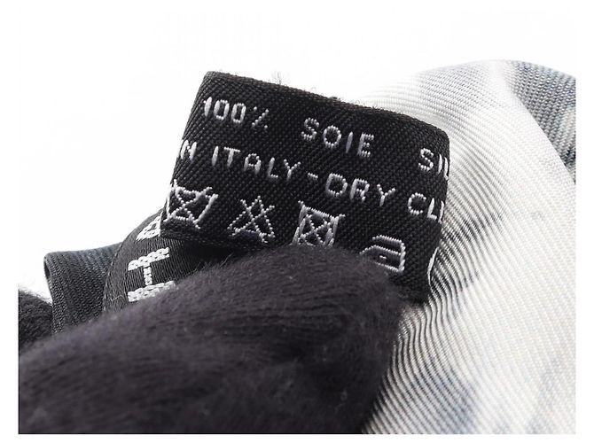 Pañuelo de seda Chanel Coco Mark Negro Blanco - vista 3