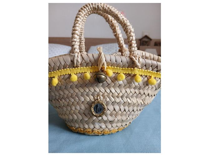 Autre Marque Cesto de palha trançada com pompons amarelos - vista 2