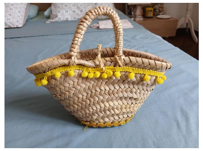 Autre Marque Cesto de palha trançada com pompons amarelos - vista 3