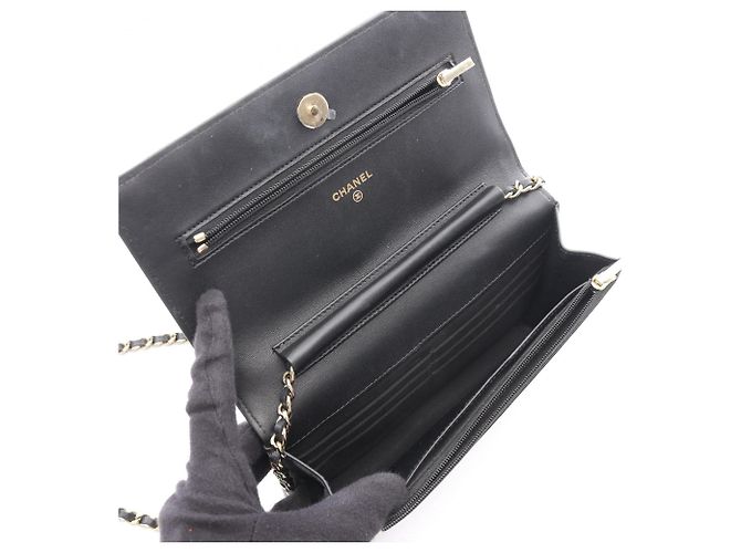Borsa a tracolla Chanel Matelassé Icon Charm Nero - vista 3