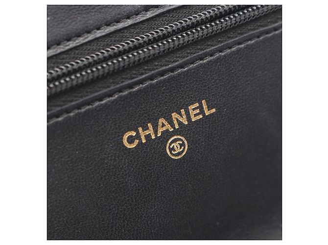Borsa a tracolla Chanel Matelassé Icon Charm Nero - vista 4