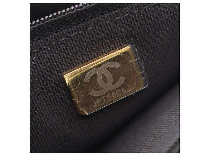 Borsa a tracolla Chanel Matelassé Icon Charm Nero - vista 5