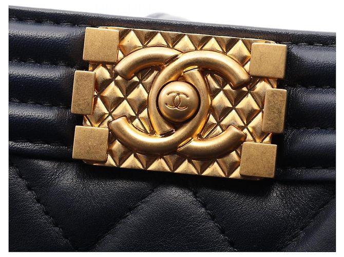 Sac à bandoulière 2-way Chanel Boy Bleu Marine - vue 7