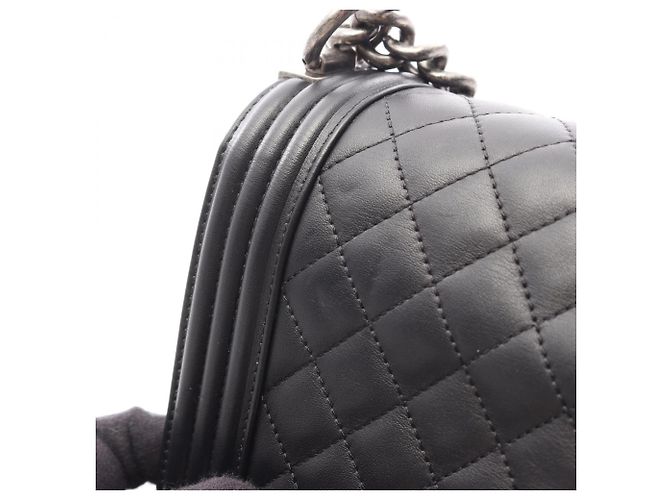 Borsa a tracolla Boy di Chanel in agnello nero - vista 10