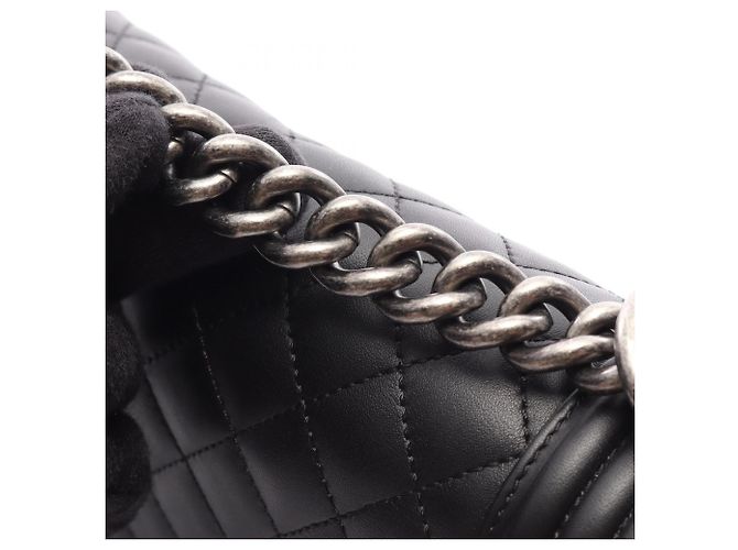 Borsa a tracolla Boy di Chanel in agnello nero - vista 11