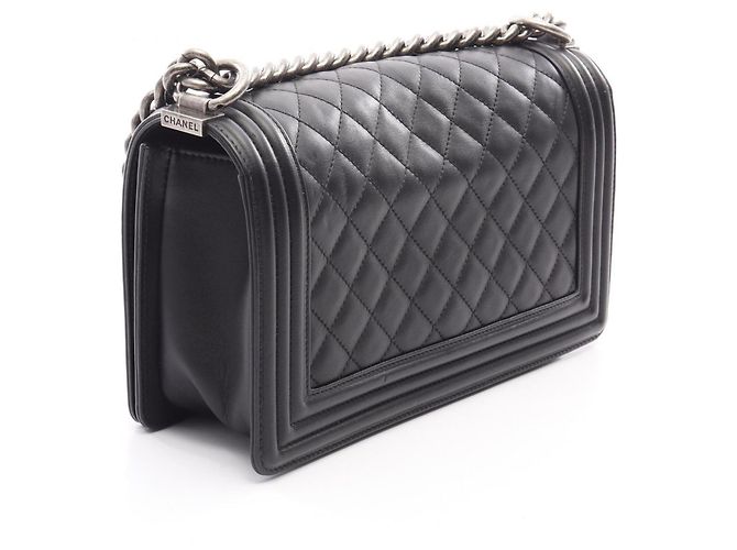 Borsa a tracolla Boy di Chanel in agnello nero - vista 2