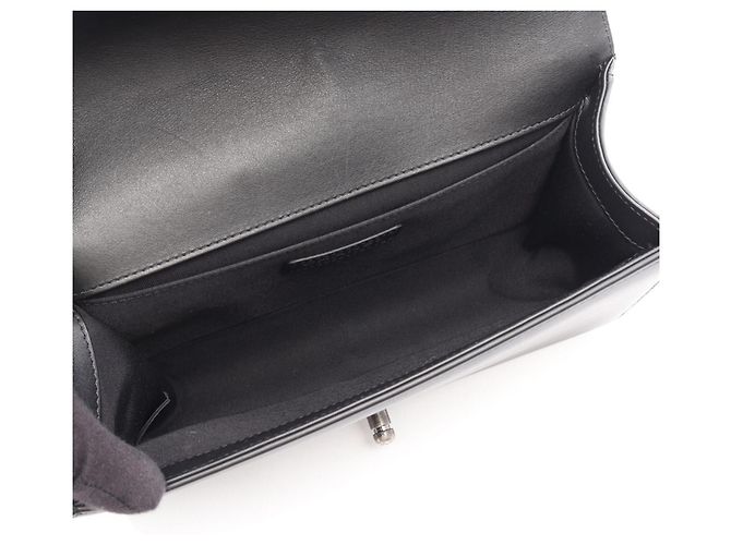 Borsa a tracolla Boy di Chanel in agnello nero - vista 3