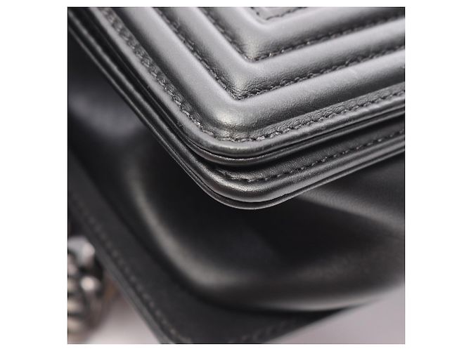 Borsa a tracolla Boy di Chanel in agnello nero - vista 9