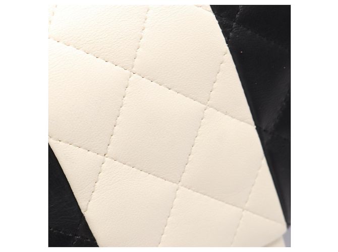 Borsa a tracolla Chanel Matelassé Double Flap Nero Bianco - vista 10