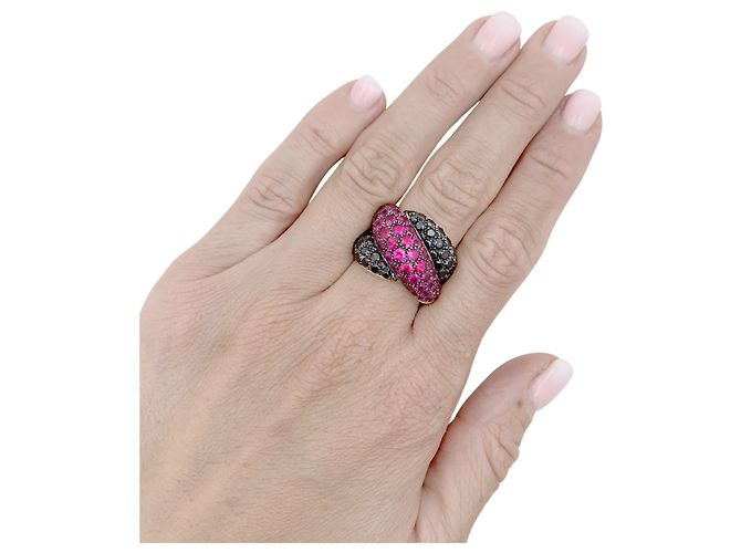 Anello Damiani "Gomitolo", diamanti neri e rubini. - vista 5