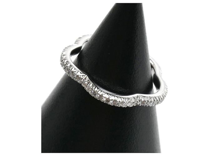 Timeless Chanel 18K Weißgold Camellia Full Eternity Ring - Ansicht 2