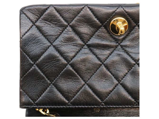 Chanel A03571 Turnlock Full Flap Mini Matelassé 19 Bolsa de Ombro Preto - vista 10