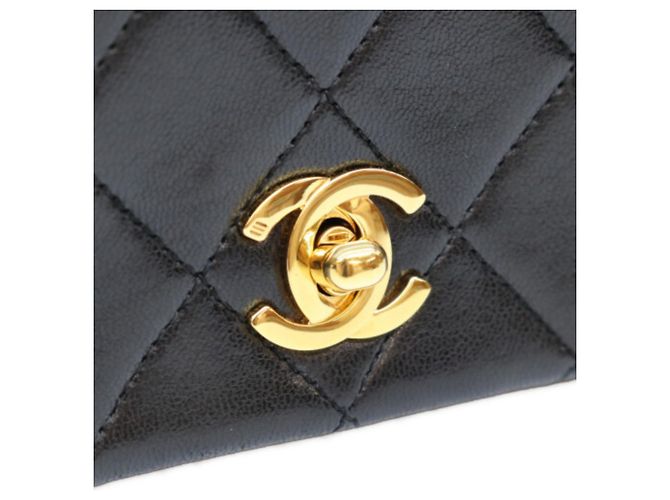 Chanel A03571 Turnlock Full Flap Mini Matelassé 19 Bolsa de Ombro Preto - vista 6