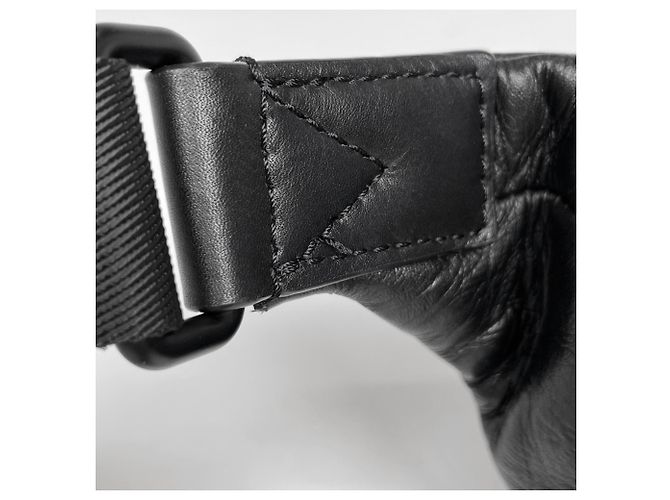 Marsupio Louis Vuitton Discovery Bumbag PM Nero - vista 4