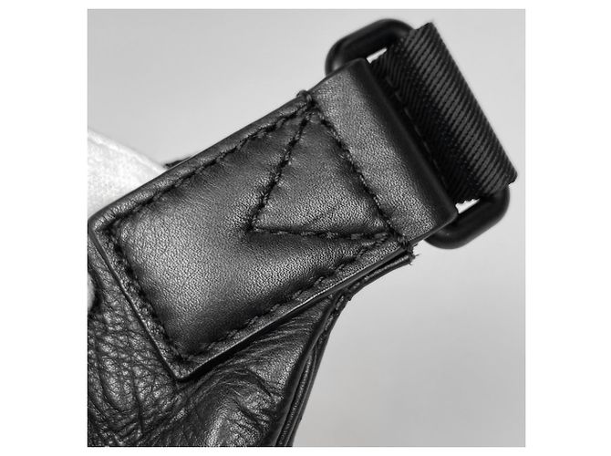 Marsupio Louis Vuitton Discovery Bumbag PM Nero - vista 5