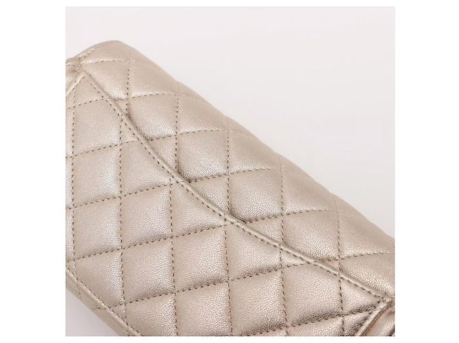 Borsa a tracolla Chanel in pelle dorata D'oro - vista 10