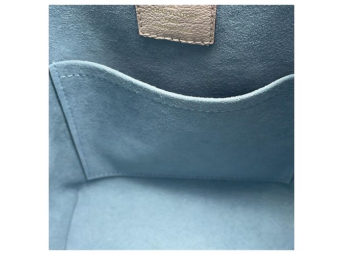 Borsa a tracolla in pelle Louis Vuitton Lockme Bucket Beige - vista 12