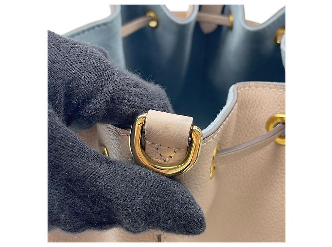Borsa a tracolla in pelle Louis Vuitton Lockme Bucket Beige - vista 13