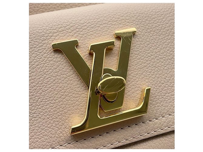 Borsa a tracolla in pelle Louis Vuitton Lockme Bucket Beige - vista 8