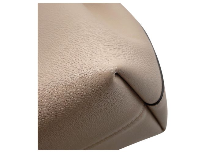Borsa a tracolla in pelle Louis Vuitton Lockme Bucket Beige - vista 9