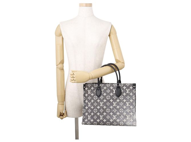 Borsa Tote Louis Vuitton Monogram Jacquard Denim OnTheGo MM Marrone - vista 4