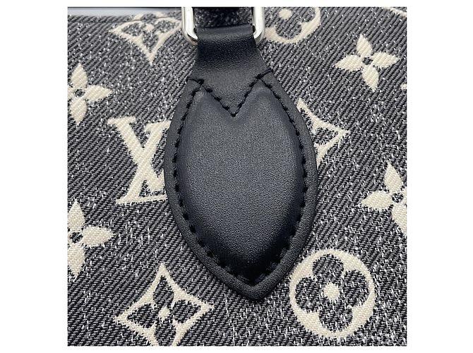 Borsa Tote Louis Vuitton Monogram Jacquard Denim OnTheGo MM Marrone - vista 7