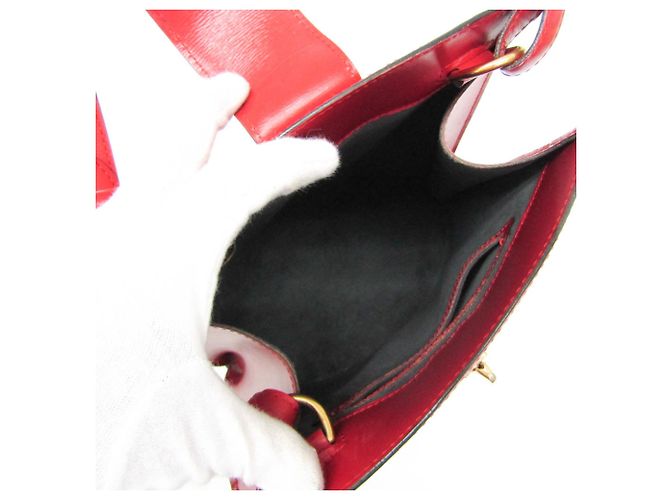 Borsa a tracolla Louis Vuitton Epi Cluny in rosso Castilian - vista 12