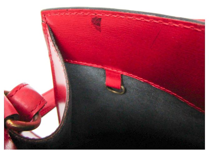 Borsa a tracolla Louis Vuitton Epi Cluny in rosso Castilian - vista 13