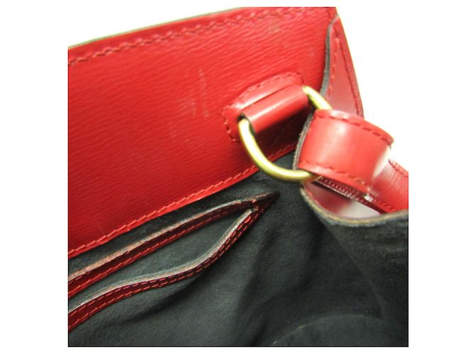 Borsa a tracolla Louis Vuitton Epi Cluny in rosso Castilian - vista 14