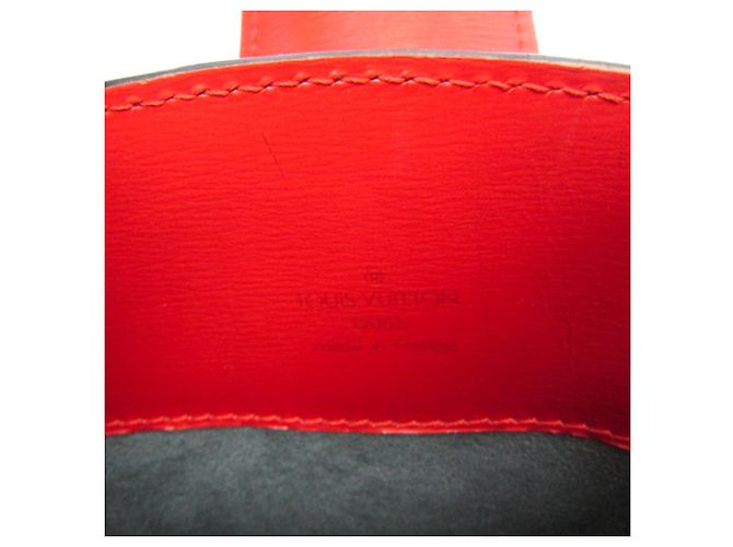 Borsa a tracolla Louis Vuitton Epi Cluny in rosso Castilian - vista 16