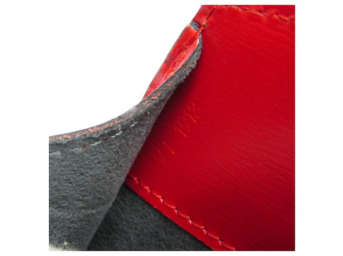 Borsa a tracolla Louis Vuitton Epi Cluny in rosso Castilian - vista 17