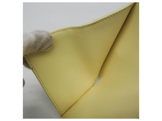 Céline Cartera compacta Triomphe Celine en amarillo - vista 12