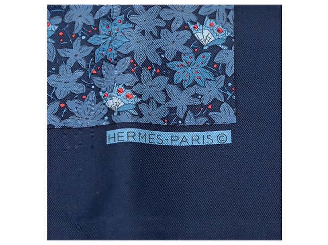 Sciarpa in seta Hermès Blue Flower and Butterfly 90 Blu navy - vista 2