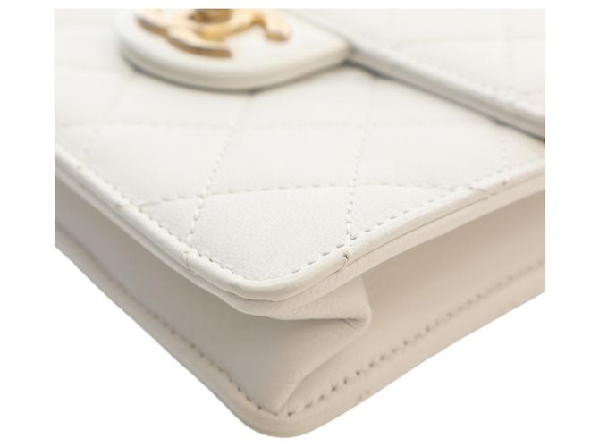 Chanel White Small Quilted Lambskin Chic Pearls Flap Bianco - vista 10