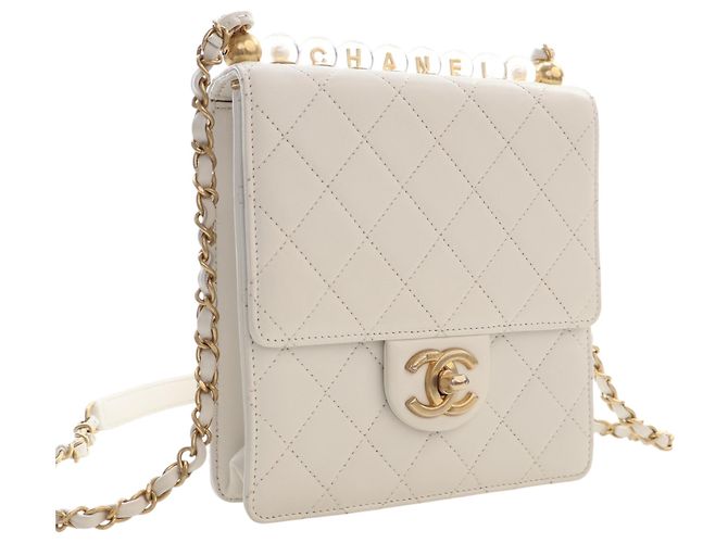 Chanel White Small Quilted Lambskin Chic Pearls Flap Bianco - vista 2