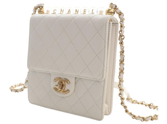 Chanel White Small Quilted Lambskin Chic Pearls Flap Bianco - vista 3