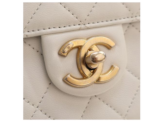 Chanel White Small Quilted Lambskin Chic Pearls Flap Bianco - vista 6
