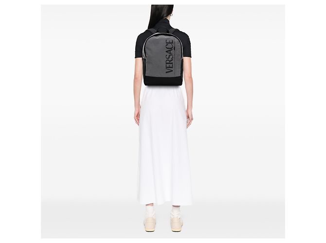 Versace Rucksack aus Nylon in Grau mit Logo-Print Braun - Ansicht 6