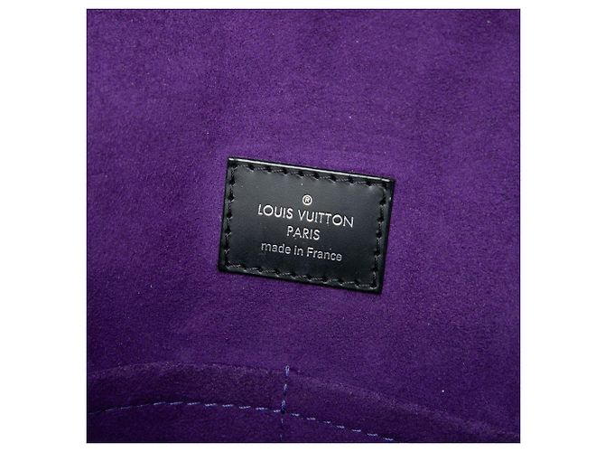 Louis Vuitton Cluny BB Epi Nero LV Stories - vista 5