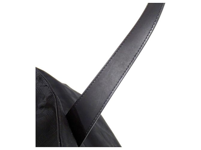 Bolso Tote Chanel de nylon negro con herrajes dorados - vista 13