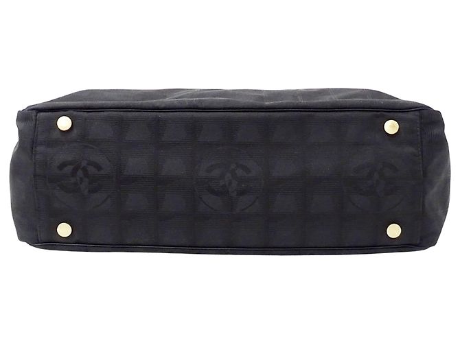 Bolso Tote Chanel de nylon negro con herrajes dorados - vista 3