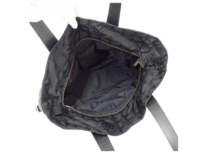 Bolso Tote Chanel de nylon negro con herrajes dorados - vista 5