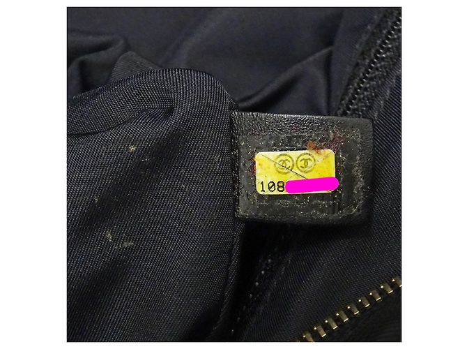 Bolso Tote Chanel de nylon negro con herrajes dorados - vista 7