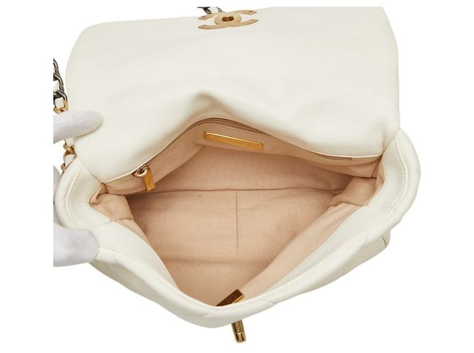 Borsa a tracolla Chanel Coco Mark 19 Chain Bianco - vista 12