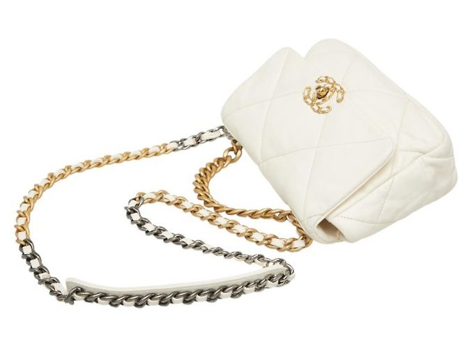 Borsa a tracolla Chanel Coco Mark 19 Chain Bianco - vista 8