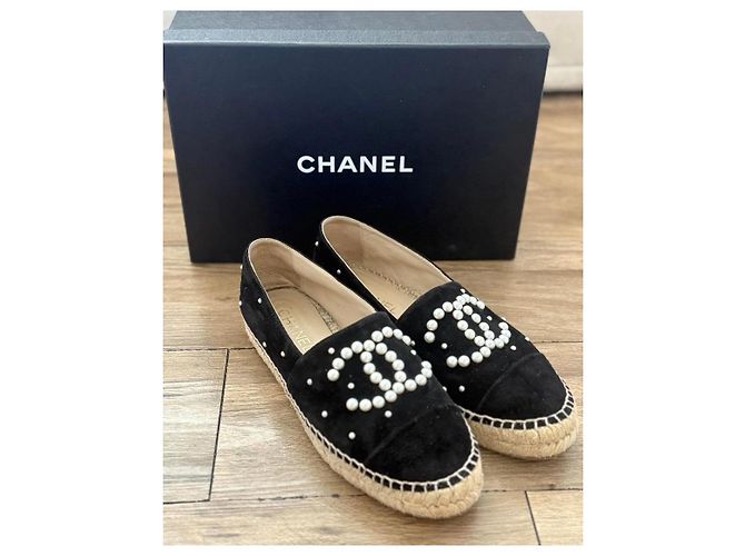Chanel Espadrilles in scamosciato nero con perle - view 2
