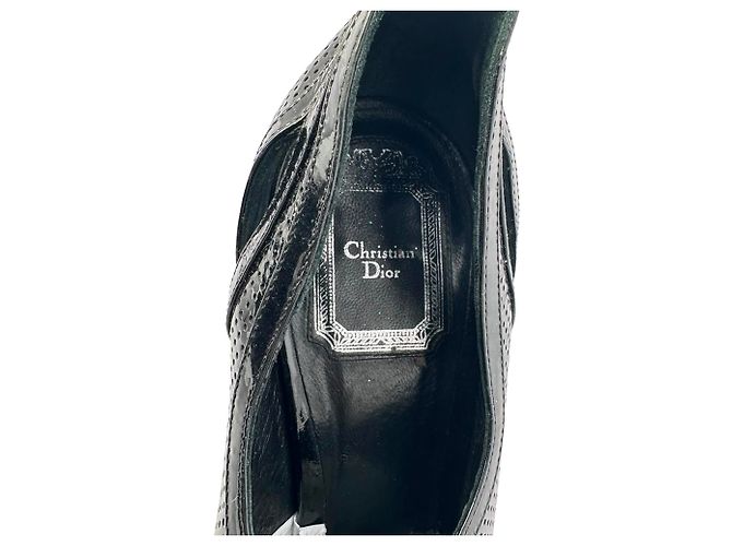 Christian Dior Botas de cano curto com cadarço e bico aberto em couro envernizado preto Dior - vista 12