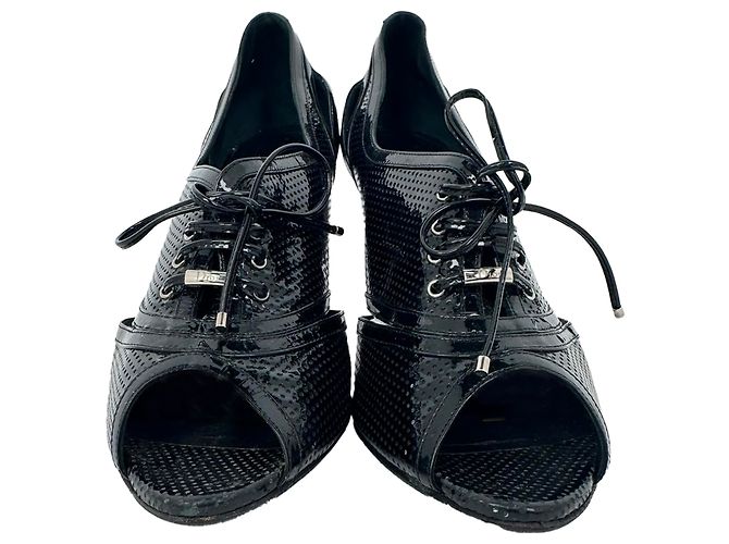 Christian Dior Botas de cano curto com cadarço e bico aberto em couro envernizado preto Dior - vista 2