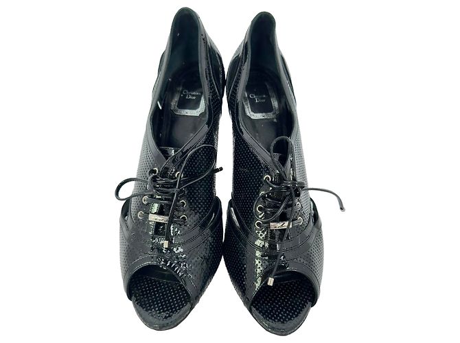 Christian Dior Botas de cano curto com cadarço e bico aberto em couro envernizado preto Dior - vista 4